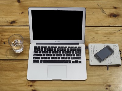 Garder un verre d'eau sur son bureau de travail