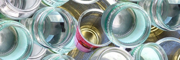 Réutiliser les plats de plastique ou de vitre pour du rangement ou du bricolage