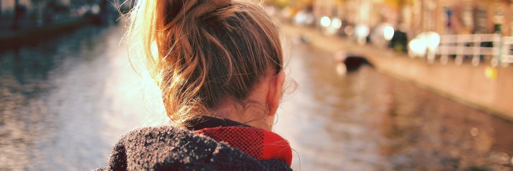 Repousser le lavage de ses cheveux d’une journée