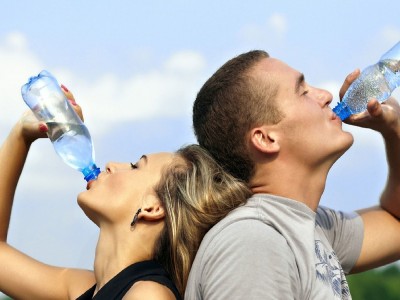 Boire deux litres d'eau par jour